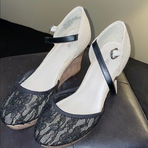 Black lace wedge shoes